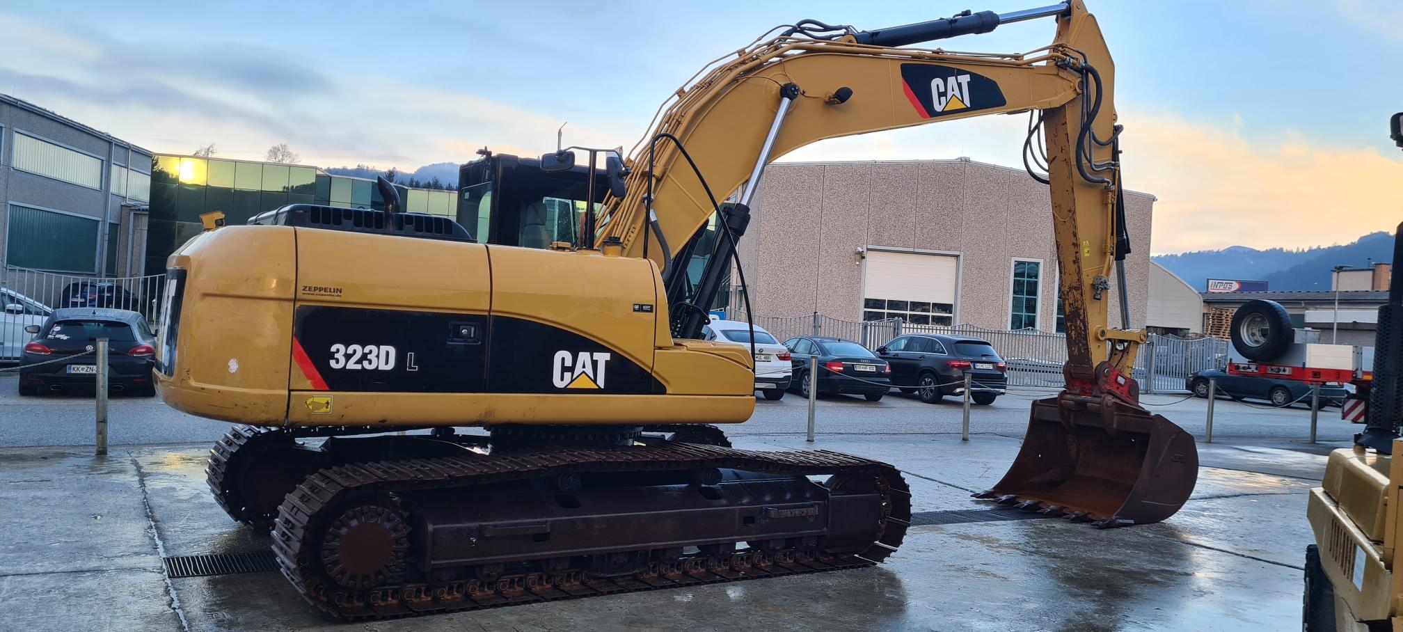 CAT 323 DL