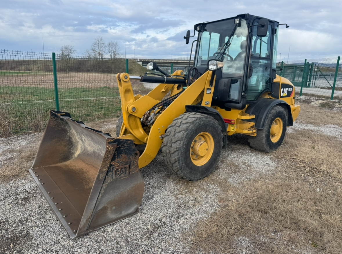 Caterpillar 907