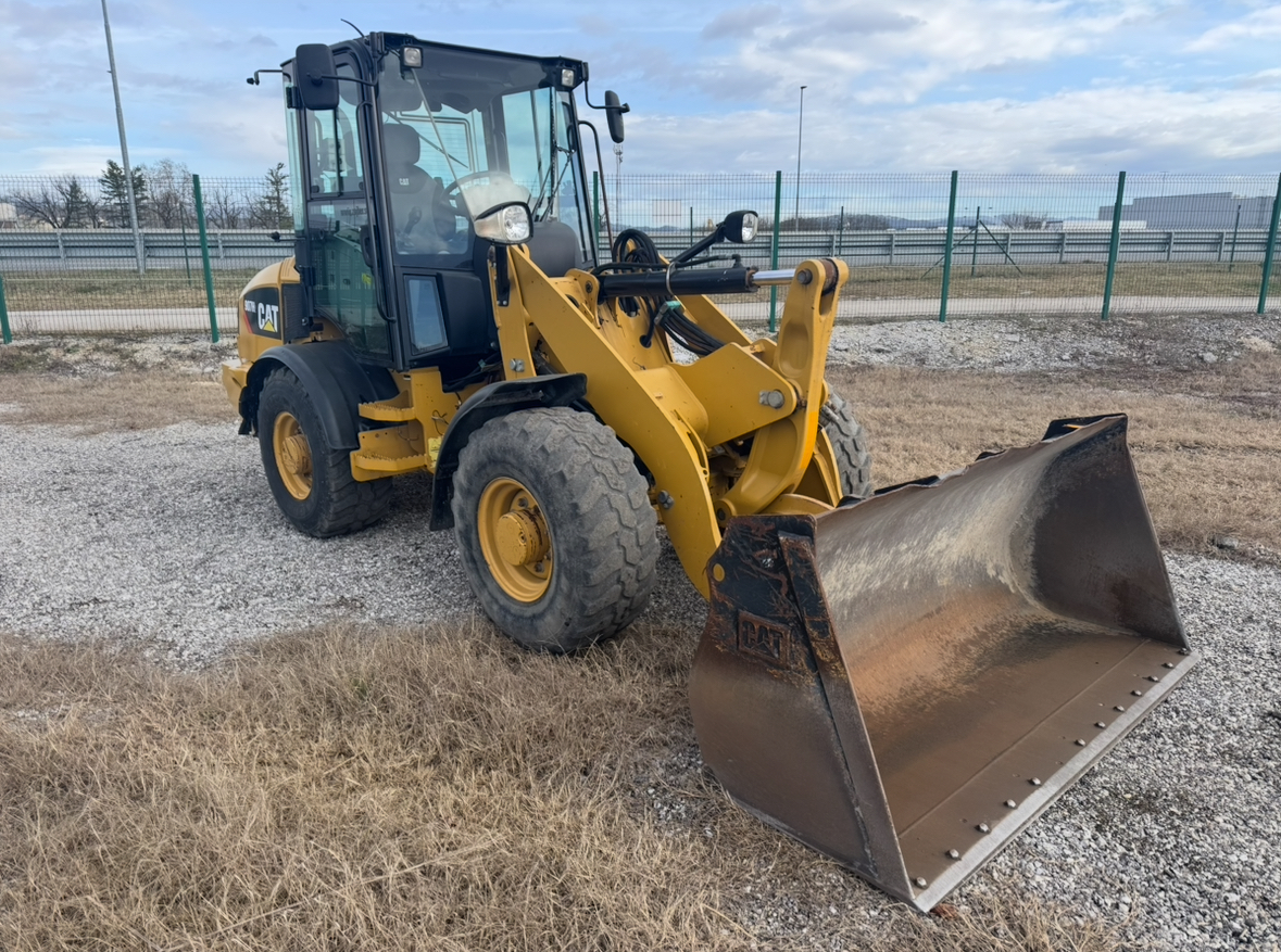 Caterpillar 907