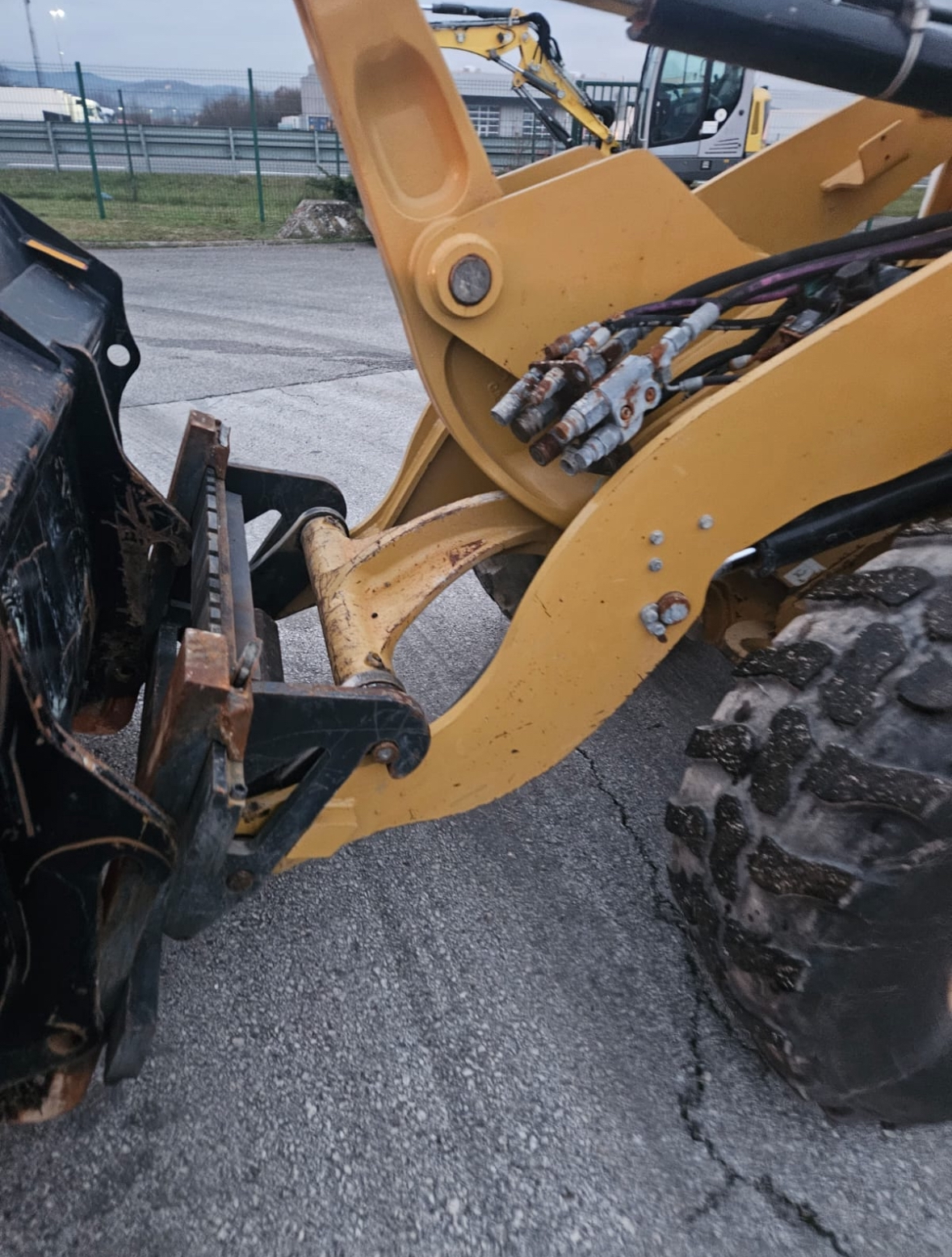 Caterpillar 907