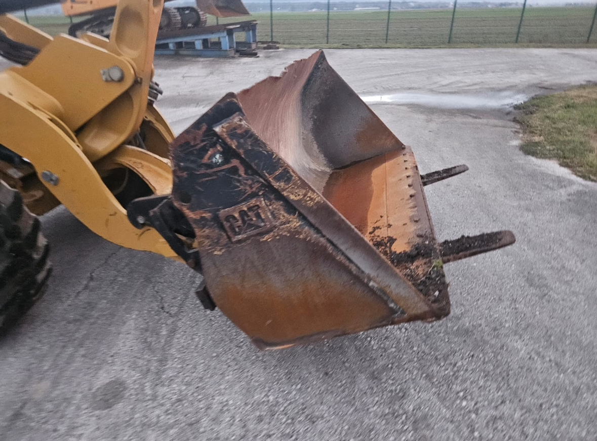 Caterpillar 907