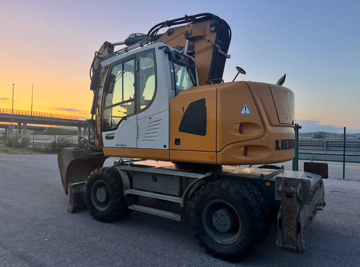Liebherr 914 Compact