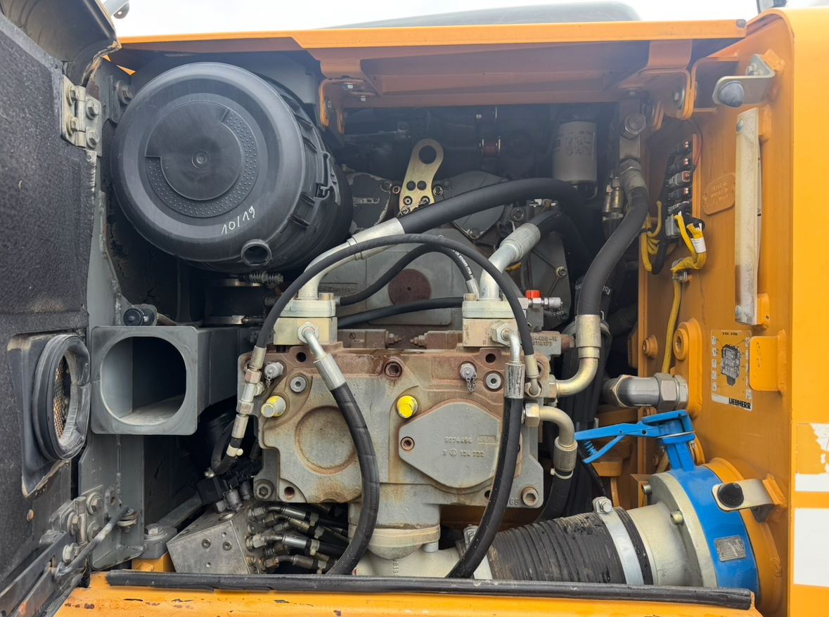 Liebherr R926 Litronic