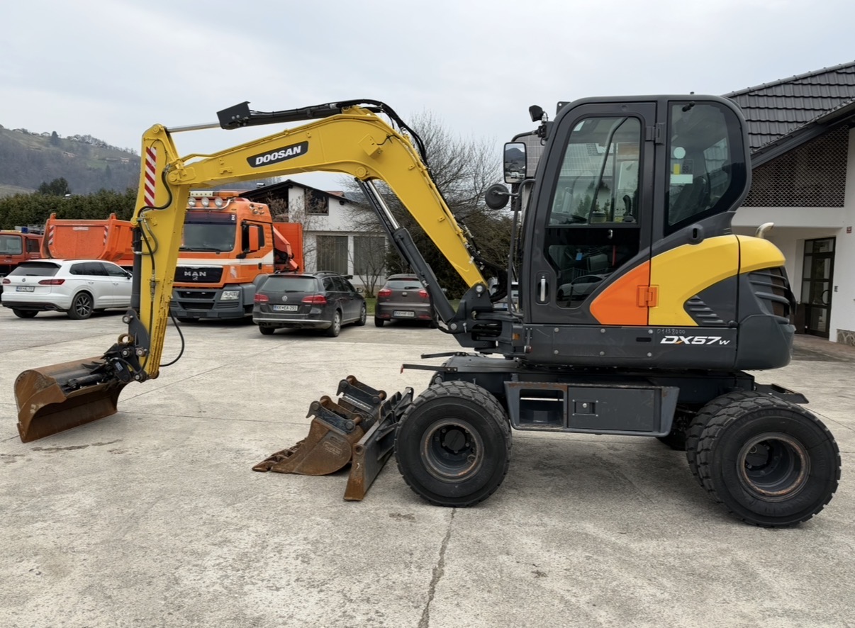 DOOSAN DX57-W 3x Zlica