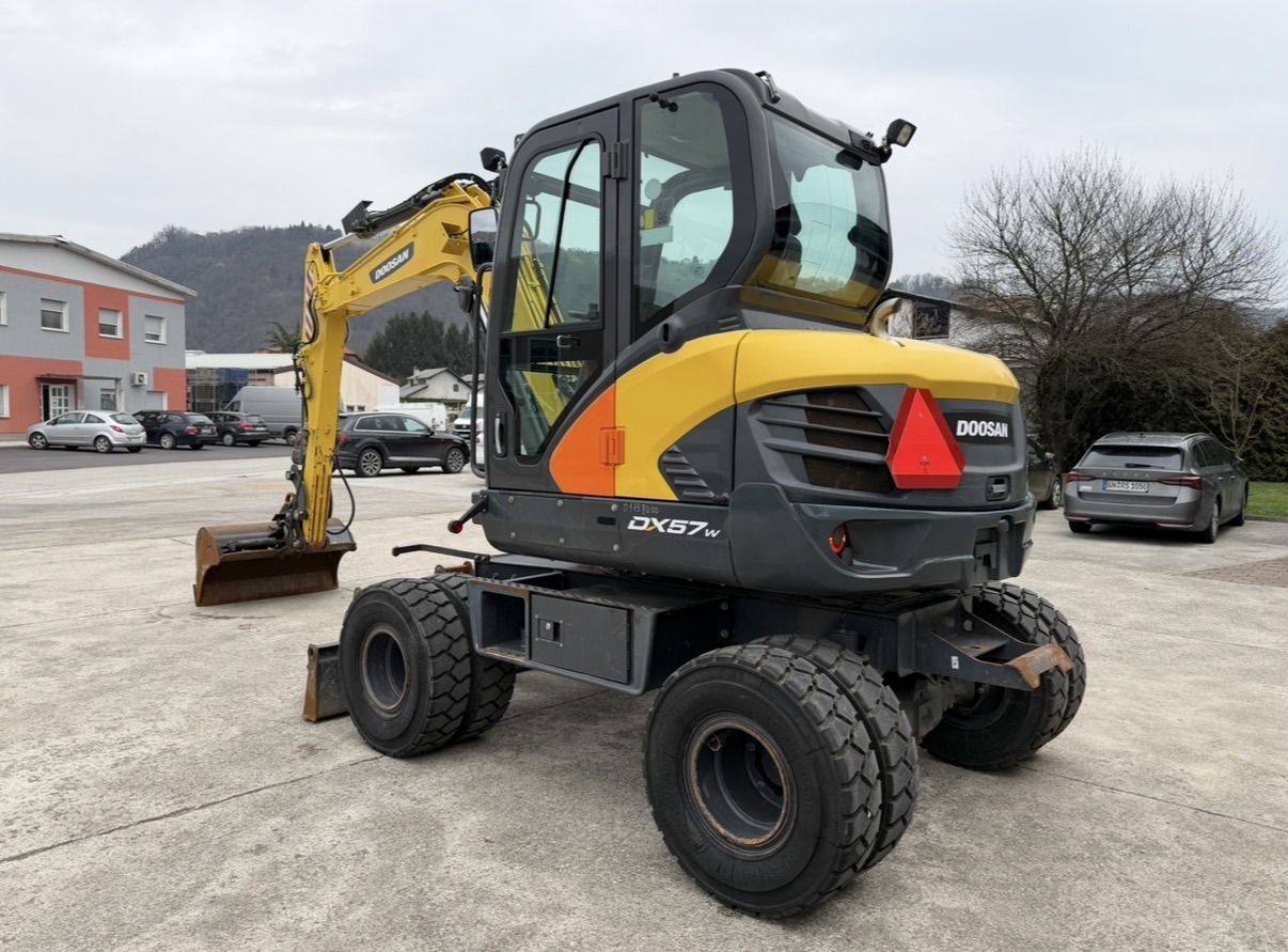 DOOSAN DX57-W 3x Zlica