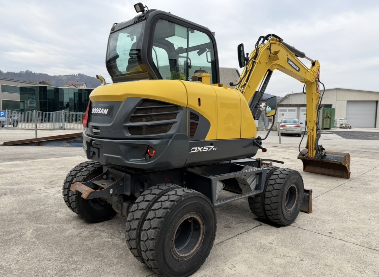 DOOSAN DX57-W 3x Zlica