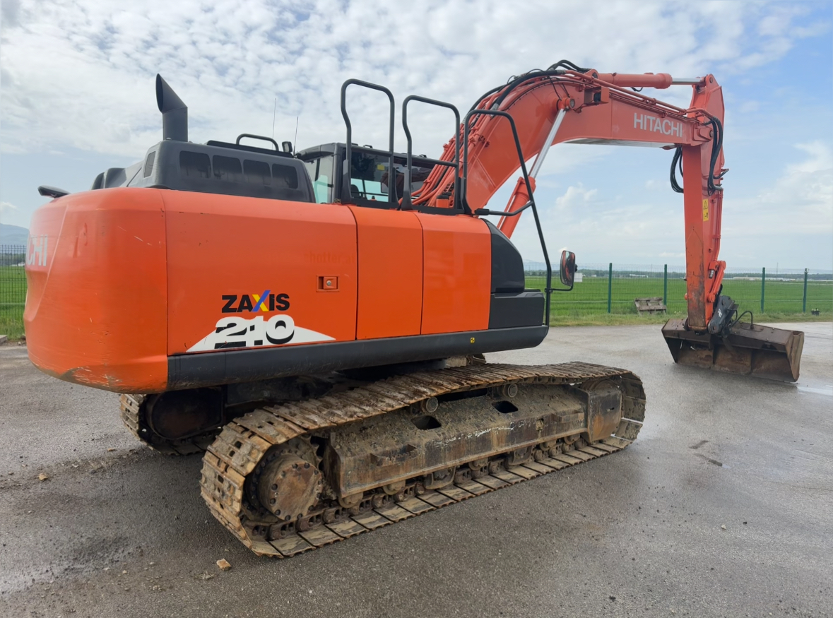 Hitachi ZX210