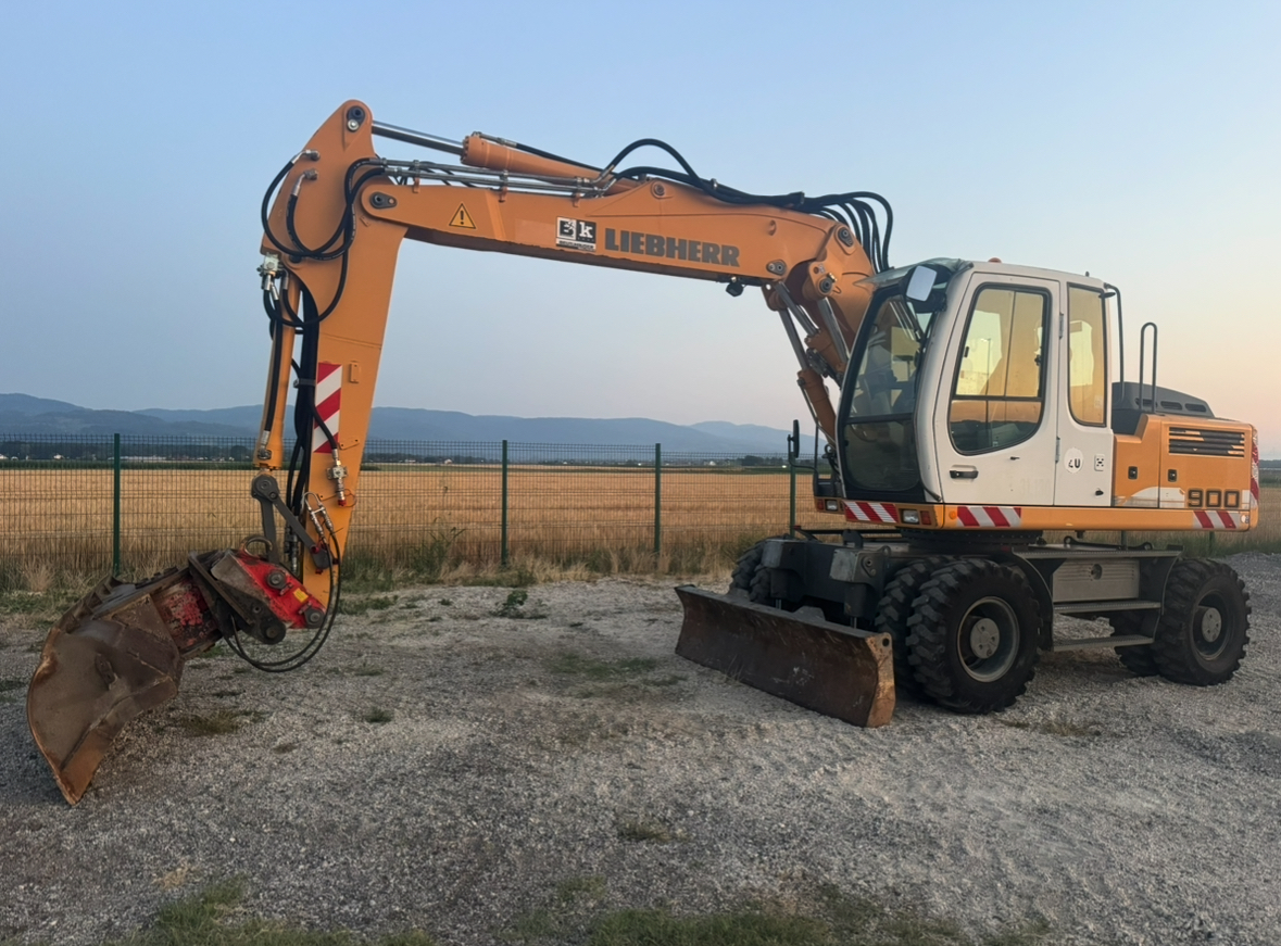 Liebherr A900C