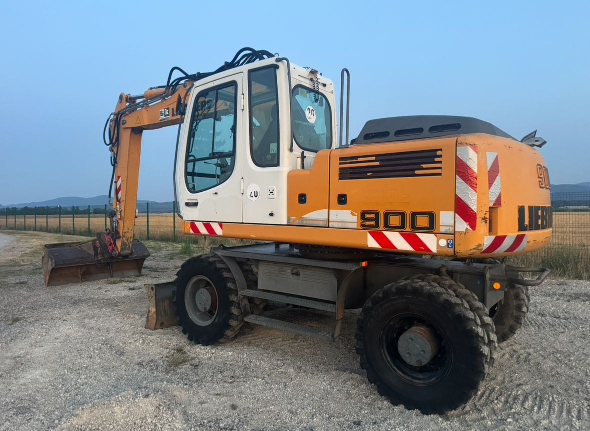 Liebherr A900C