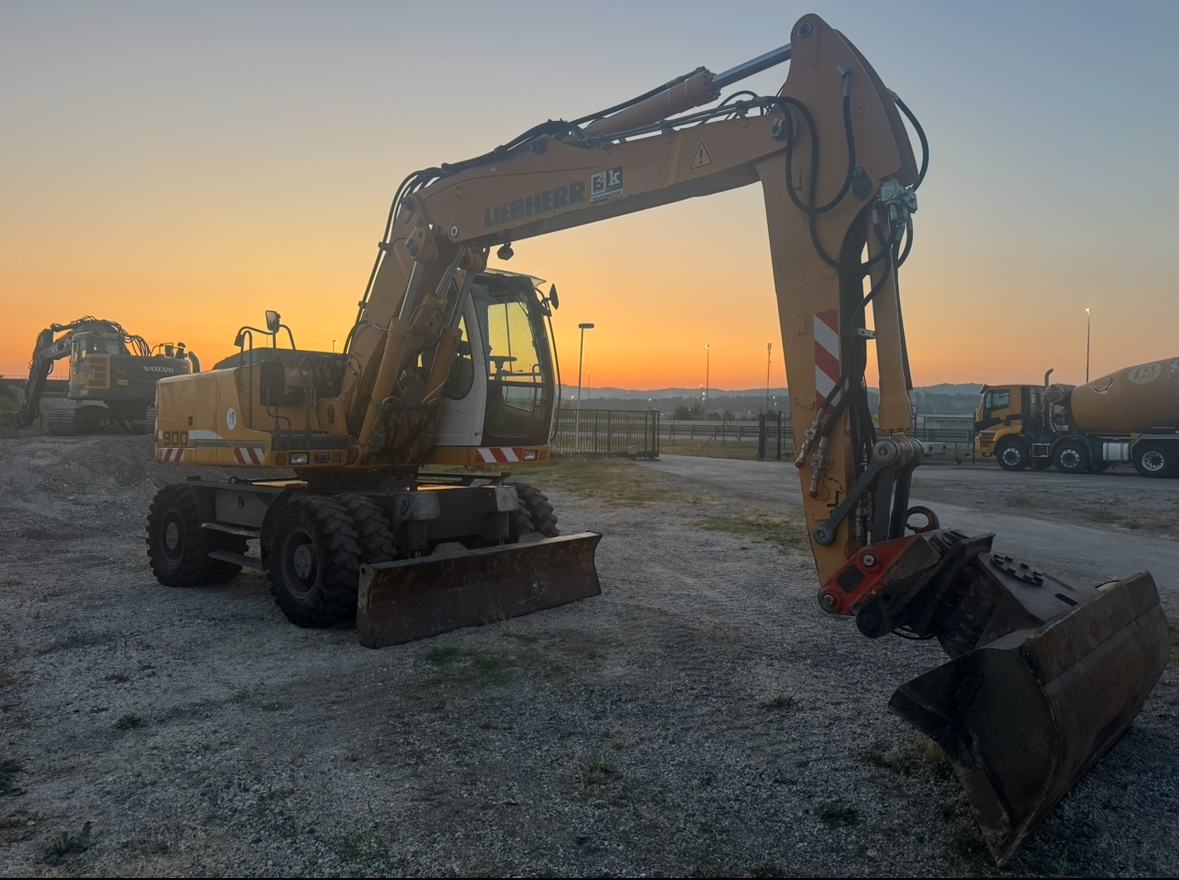 Liebherr A900C