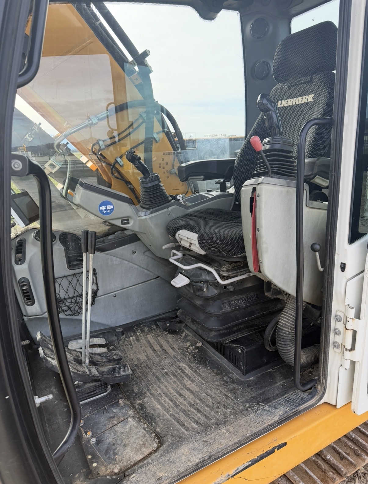 Liebherr R914 Compact